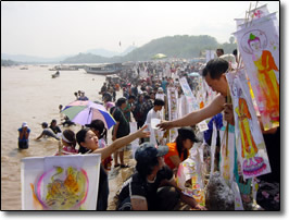 Making Sand Stupas on the Banks of the Mekong