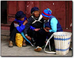 Naxi ladies in Lijiang